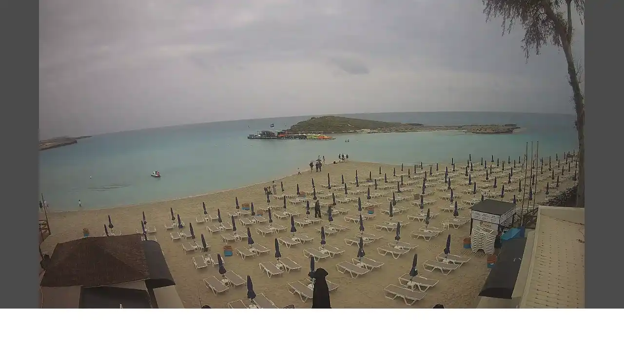 Webcam snapshot from :city — May 3, 2026 09:00
