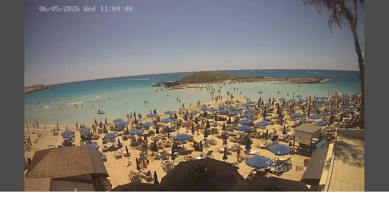 Webcam snapshot from :city — May 6, 2026 09:00