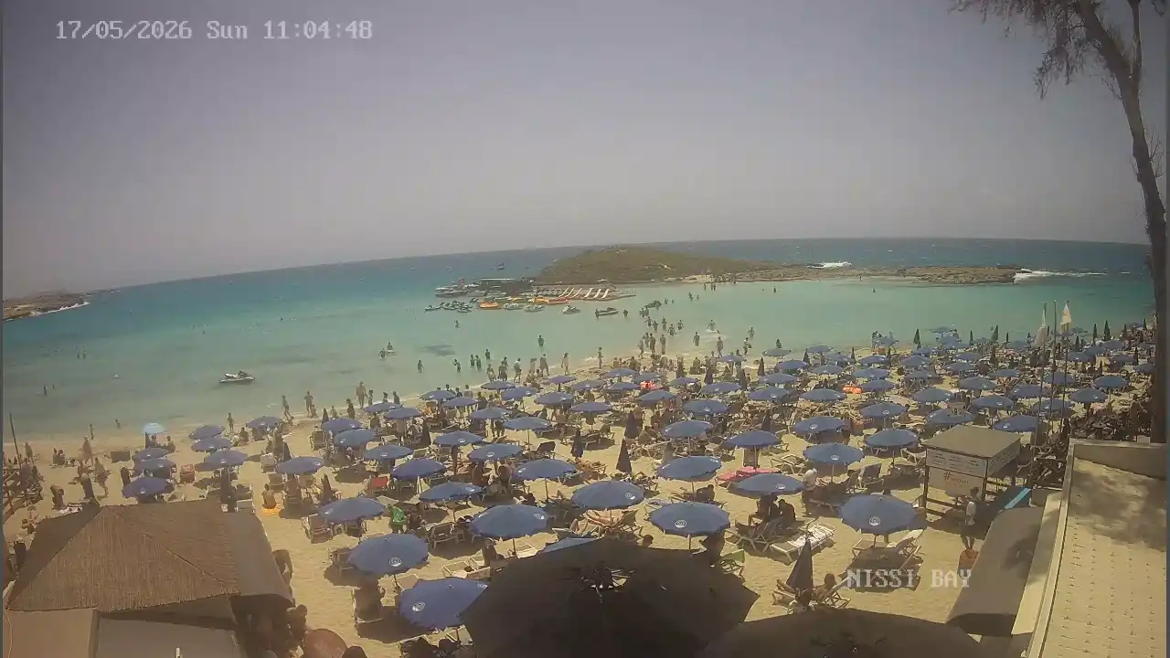 Webcam snapshot from :city — May 17, 2026 09:00