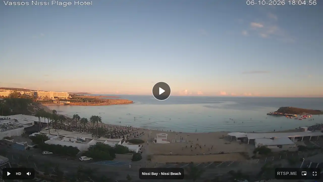 Webcam snapshot from :city — October 6, 2026 15:00